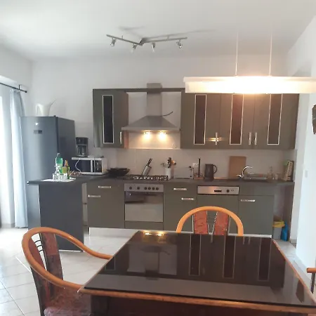 Nevija E Natale Opric