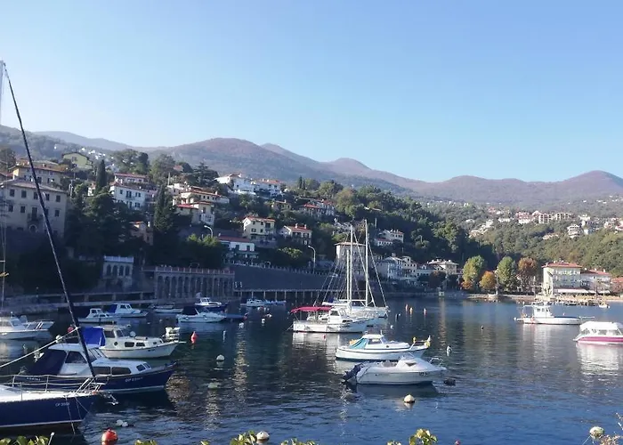 Nevija E Natale アパート Opric