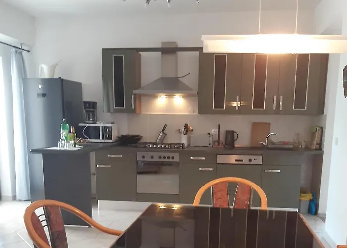 Nevija E Natale Opric