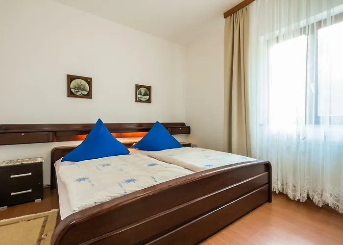 Nevija E Natale アパート Opric